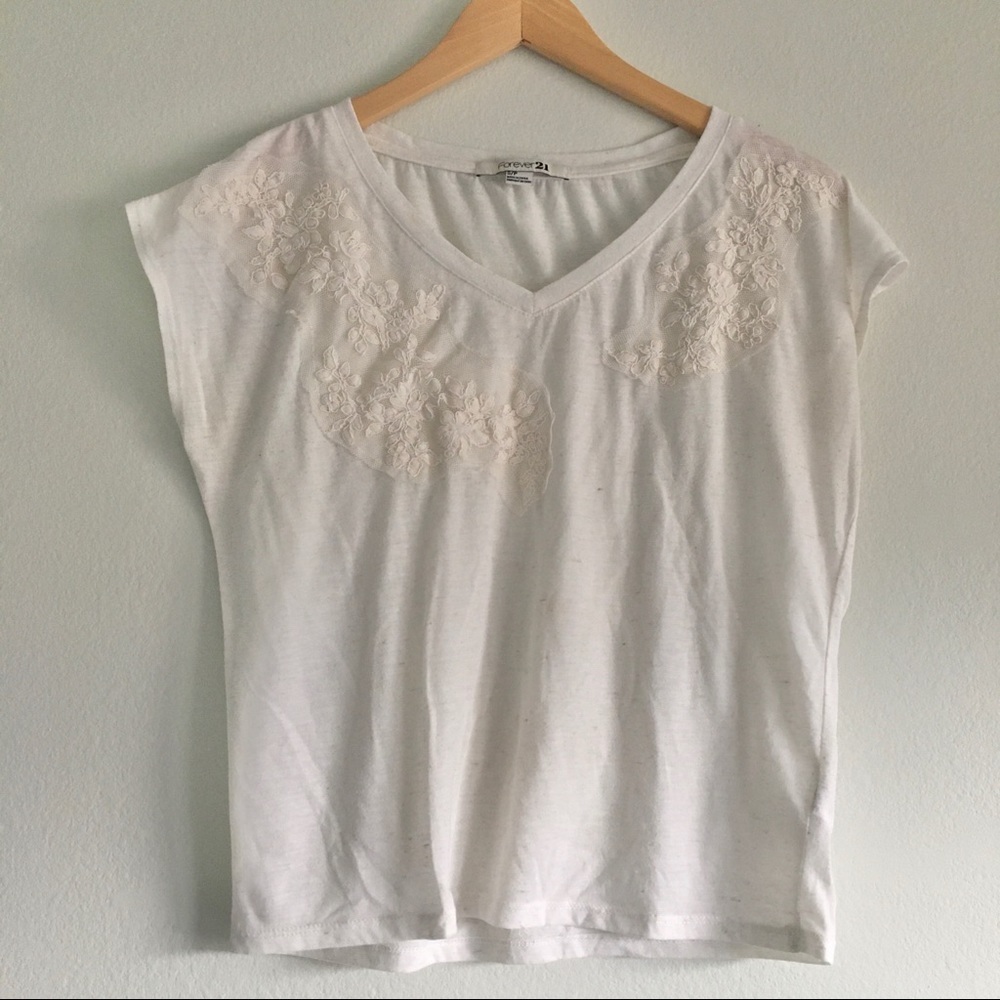 🌸White floral t shirt🌸
